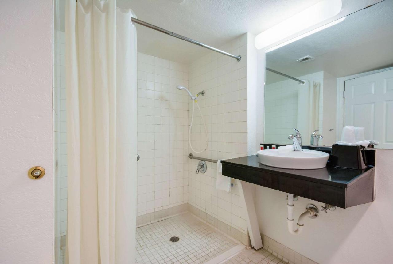 Econo Lodge Del City Екстер'єр фото
