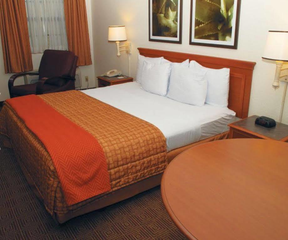 Econo Lodge Del City Екстер'єр фото
