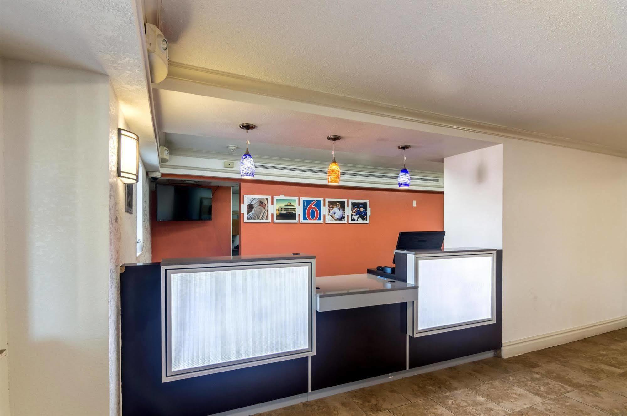 Econo Lodge Del City Екстер'єр фото