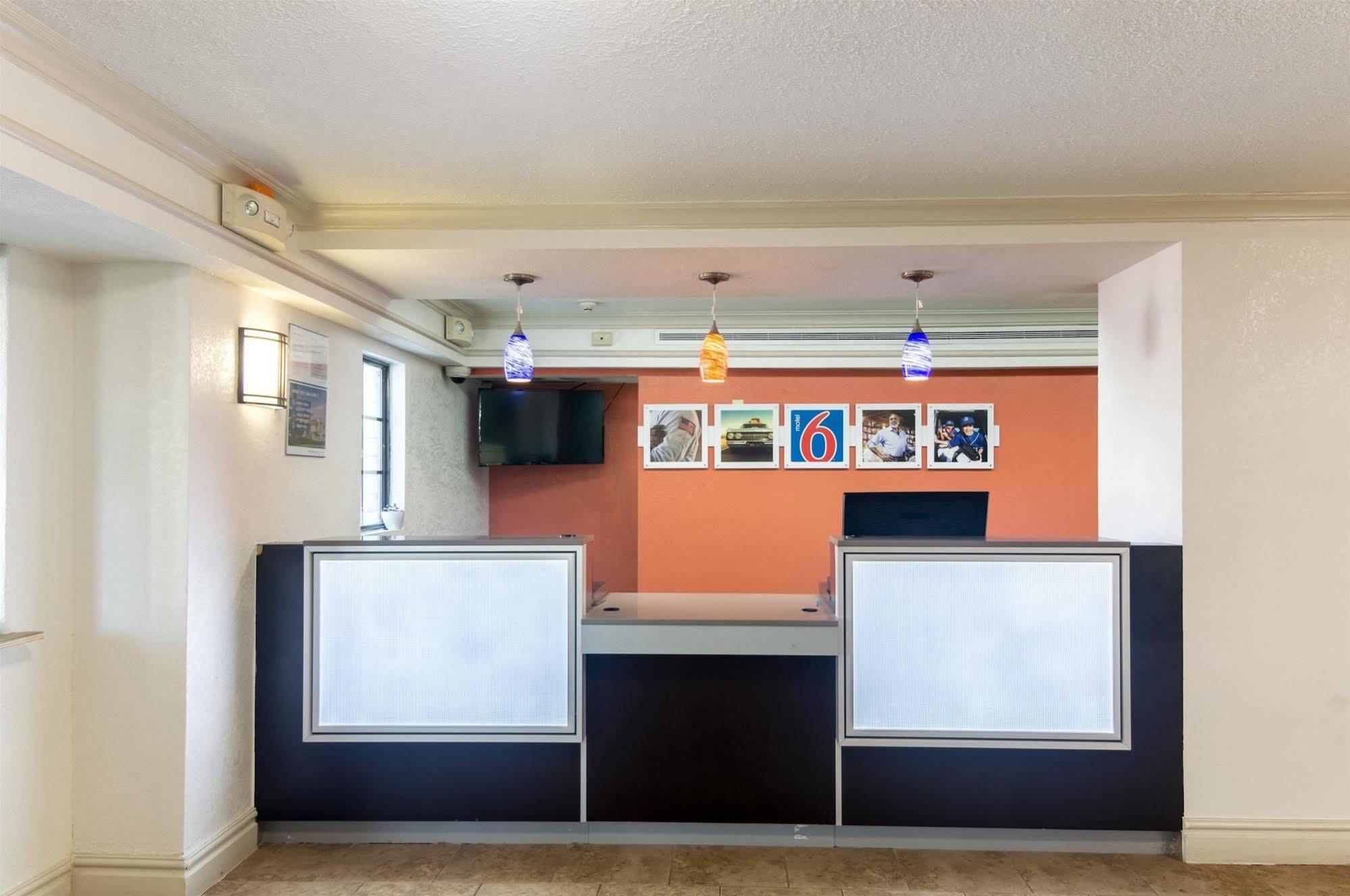 Econo Lodge Del City Екстер'єр фото