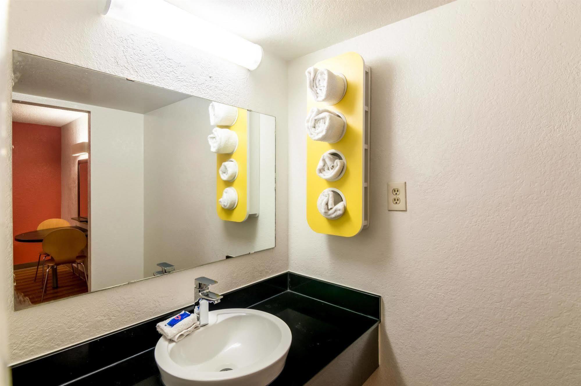 Econo Lodge Del City Екстер'єр фото