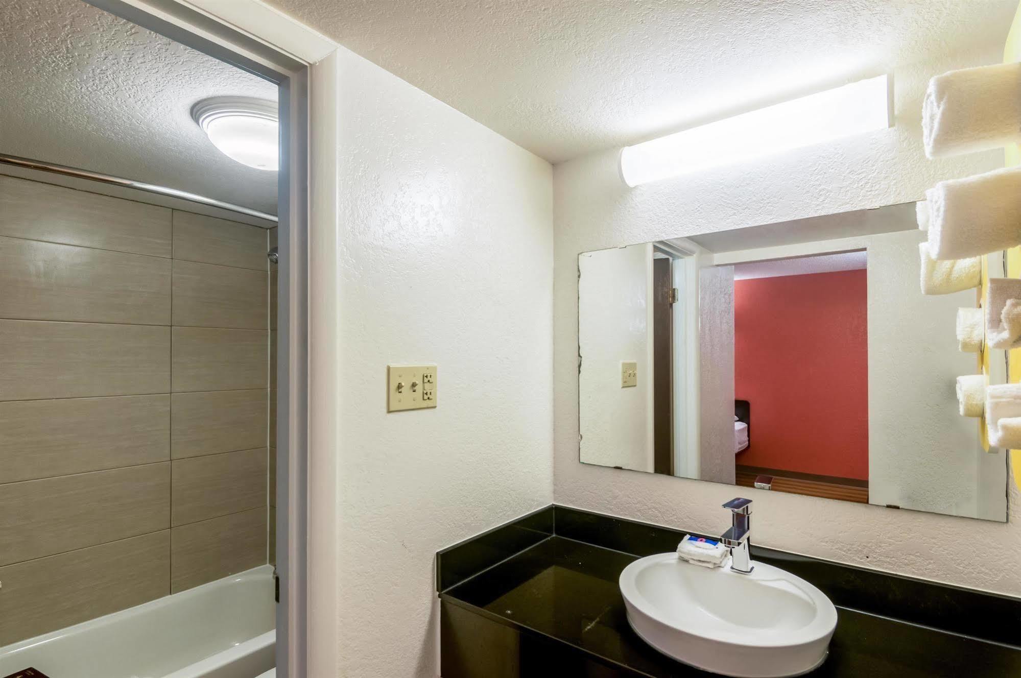 Econo Lodge Del City Екстер'єр фото